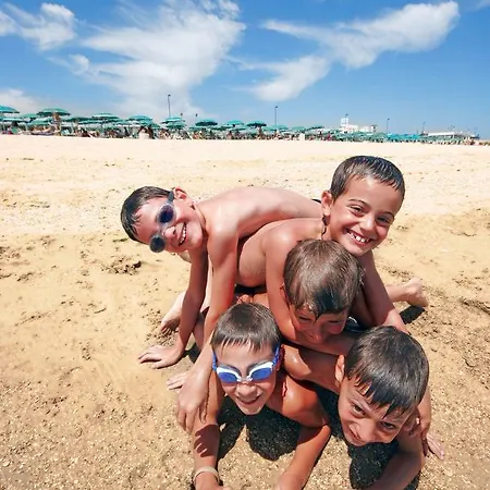 Villaggio Turistico Internazionale Aparthotel 4*