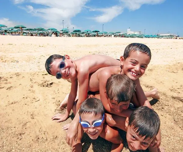 Villaggio Turistico Internazionale Ξενοδοχείο με διαμερίσματα 4*